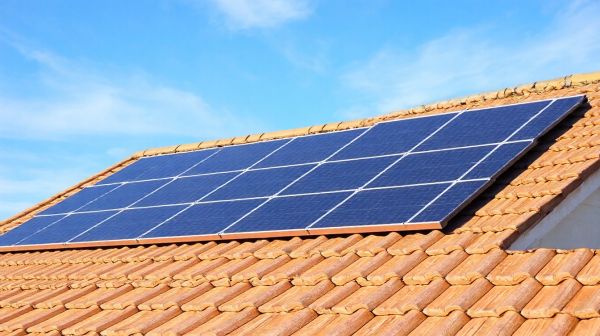 5 étapes pour installer des panneaux solaires et économiser